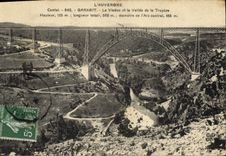 CPA L'Auvergne Cantal Garabit Le Viaduc et la Vallee de la Truyere 