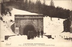 CPA L'Auvergne Pittoresque Le Ski au Lioran Le Tunnel sous la Neige 