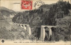 CPA L'Auvergne Cantal Le Lioran Viaduc du Chemin de Fer et Vallee de la Cere 