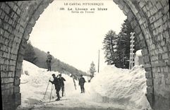 CPA Le Cantal Pittoresque Le Lioran en Hiver Sortie du Tunnel Ski