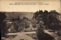 CPA Petit Noviciat des Missions Francaises d'Orient Petit Castelet pres Tarascon B du R Jardins et V