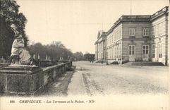 CPA Compiegne Les Terrasses et le Palais 