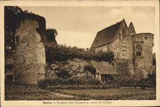 CPA Senlis Enceinte Gallo Romaine et ruines du Chateau 
