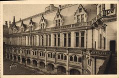 CPA Chateau de Pierrefonds Oise Colonnade de la Cour d'Honneur 