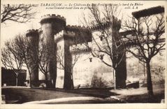 CPA Tarascon le Chateau du Roi Rene situe sur le Bord du Rhone actuellement tient lieu de prison 