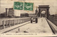 CPA Tarascon le Pont suspendu et chateau du Roi Rene 