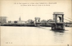 CPA Le Pont suspendu sur le Rhone Reliant Tarascon a Beaucaire le Chateau du Roi Rene et le Clocher 