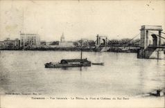 CPA Tarascon vue generale le Rhone le Pont et Chateau du Roi Rene Bateau
