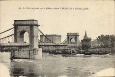 CPA Le Pont suspendu sur le Rhone reliant Tarascon a Beaucaire 