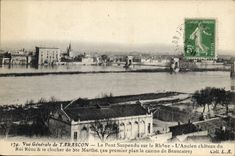 CPA Vue generale de Tarascon le Pont suspendu sur le Rhone l'ancien Chateau du Roi Rene et Clocher d