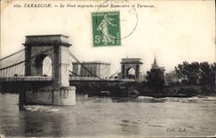 CPA Tarascon le Pont suspendu reliant Beaucaire et Tarascon 