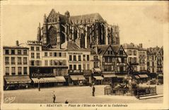 CPA Beauvais Place de l'Hotel de Ville et la Cathedrale 