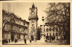 CPA Aix en Provence La place de l'Hotel de Ville et le Beffroi 