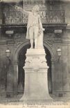 CPA Aix en Provence Statue de Mirabeau dans la Cour de la Mairie 