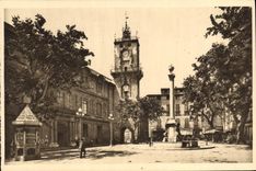CPA La Douce France Aix en Provence B du R L'Hotel de Ville et la Place 