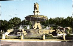 CPA La Cite du Roy Rene Aix en Provence La Grande Fontaine sur la Rotonde 