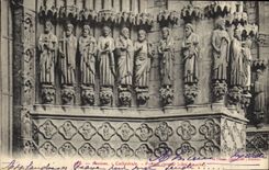CPA Amiens Cathedrale Portail Central cote gauche 