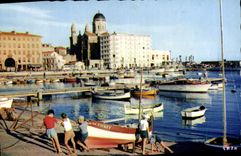CPA Reflets de la Cote d'Azur Saint Raphael Un Coin du Port Bateaux Enfants