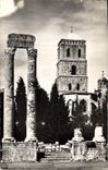 CPA Arles Les Colonnes du Theatre antique et la Cathedrale St Trophime 