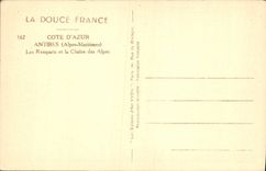 CPA La Douce France Cote d'Azur Antibes Alpes Maritimes Les Remparts et la Chaine des Alpes