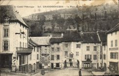CPA Le Cantal Pittoresque Chaudesaigues La Place de Marche 