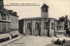 CPA Mountlucon Eglise Notre Dame Renfermant un trypique de la meme epoque d'une grande valeur 
