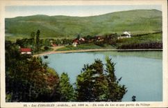 CPA Lac d'Issarles Ardeche Un Coin du Lac et une partite du Village 