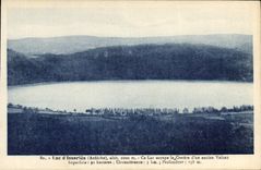 CPA Lac d'Issarles Ardeche Ce Lac occupe le Cretere d'un ancien Volcan 