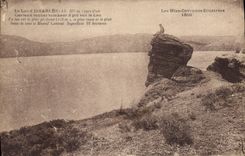 CPA Les Htes Cevennes Illustrees Lac d'Issarles cure d'air Curieux rocher tombant a pic sur le Lac 