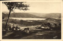 CPA Lac d'Issarles Ardeche Paysage pris de la Sage 