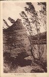 CPA Lac d'Issarles Ardeche Le Rocher en forme de pain du sucre 