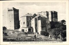 CPA Abbaye de Montmajour XII siecle a gauche le donjon ou tour de defense XIV siecle 