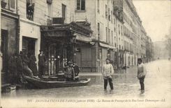 CPA Inondations de Paris Janvier 1910 le bateau de passage de la Rue Saint Dominique 