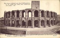 CPA Arles les Arenes les Tours Jurent trans formee en Citadelle au Moyen Age 