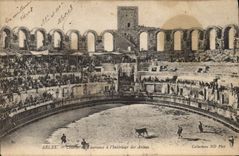 CPA Arles Coures de Taureaux a l'interieur des Arenes Corrida