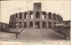 CPA Arles les Arenes les Tours furent transformes en Citadelle au Moyen Age 