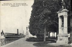 CPA Haute Savoie Evian les Bains Monument du prince Gregoire Bassaraba de Brancovan Bateau