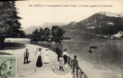 CPA Annecy Promenade du Jardin Public L'Ile des Cygnes et le Parmelan 