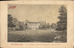 CPA Seine et Oise Le Chateau du Petit Trianon Cote du Parc Publicite Maggi