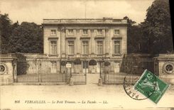 CPA Versailles Le Petit Trianon La Facade 