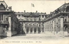 CPA Palais de Versailles La Cour de Marbre 