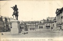 CPA Palais de Versailles La Statue de Louis XIV et la Cour de Marbre 