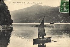 CPA Aix les Bains Le Lac du Bourget Soleil couchant Bateau
