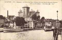 CPA La Savoie Annecy Le Port et le Vieux Chateau Fort des ducs de Genevois Nemours Bateaux
