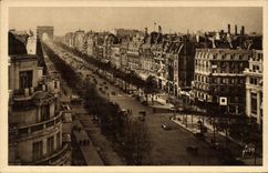 CPA Paris en Flanant Avenue des Champs Elysees 