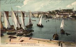 CPA Cannes Le Port et le Mont Chevalier Vue prise du Casino Municipal Bateaux