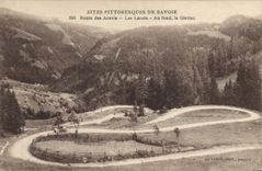 CPA Sites Pittoresque de Savoie Route des Aravis Les Lacets Au fond la Giettaz 