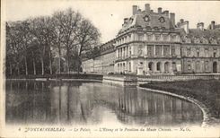 CPA Fontainebleau Le Palais L'Etang et le Pavillon du Musee Chinois 