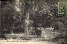 CPA Vichy Allier Un coin du Parc 