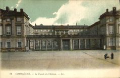 CPA Compiegne La Facade du Chateau 